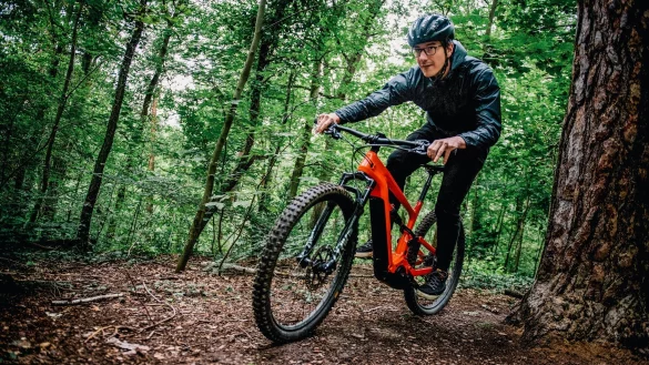 Nicht zu schroff am Hebel ziehen: Beim Mountainbiken ist Bremsgef&uuml;hl gefragt. - &copy; Zacharie Scheurer/dpa-tmn