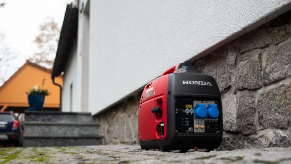 Klassischer Kraftklotz: ein Stromgenerator mit Verbrennungsmotor. - &copy; Franziska Gabbert/dpa-tmn/dpa