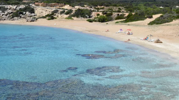 Je weiter man auf der Halbinsel Karpas nach Osten vordringt, desto einsamer werden die Str&auml;nde. Bekannt ist vor allem der &laquo;Golden Beach&raquo;. - &copy; Joachim Hauck/dpa-tmn
