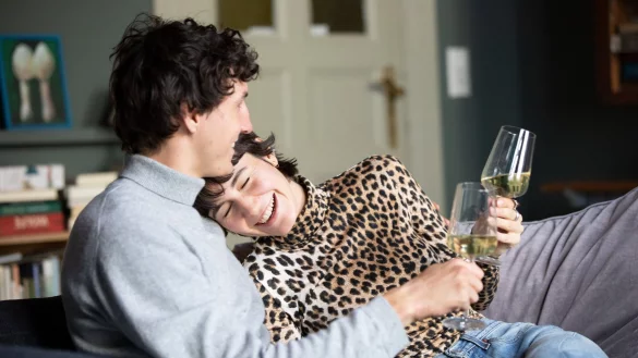 Wein-Experten haben nicht unbedingt klassische Weintrinker als Zielgruppe f&uuml;r alkoholfreie Weine im Blick, die gro&szlig;artige Weine nur ohne Alkohol suchen, sondern eine neue junge gesundheitsorientierte Zielgruppe. - &copy; Deutsches Weininstitut/deutscheweine.de/dpa-tmn