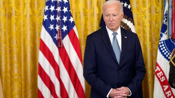 Biden gesteht ein, dass er beim TV-Duell gegen Trump versagt hat. - &copy; Susan Walsh/AP