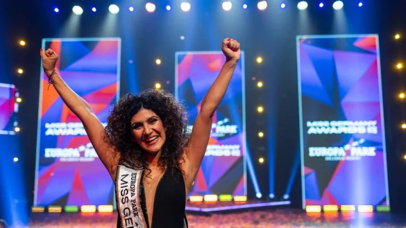 W&auml;hrend der Veranstaltung machte Apameh Sch&ouml;nauer, Mutter von zwei Kindern, ihr Engagement f&uuml;r Frauenrechte mit Fokus auf den Iran deutlich. - &copy; Philipp von Ditfurth/dpa