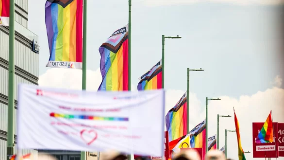 Der CSD in K&ouml;ln verlief st&ouml;rungsfrei - bis auf eine Hass-Attacke junger M&auml;nner (Archivbild). - &copy; Christoph Reichwein/dpa
