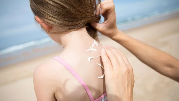 Bei einer aktuellen Untersuchung von &laquo;&Ouml;ko-Test&raquo; schnitten von 25 Kindersonnencremes acht Produkte mit der Note &laquo;sehr gut&raquo; ab. - &copy; Florian Schuh/dpa-tmn/dpa