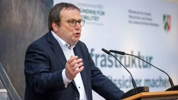 NRW-Verkehrsminister Oliver Krischer. - &copy; Christoph Reichwein/dpa