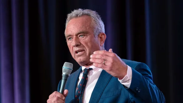 Kennedy bei einem Wahlkampfauftritt - © Jose Luis Magana/AP/dpa