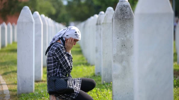 Dem Massaker von Srebrenica im Zuge des Bosnien-Kriegs fielen 8000 bosnische Muslime zum Opfer. - &copy; Armin Durgut/AP/dpa