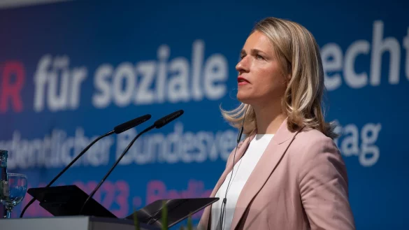 Es werde Zeit, dass der Kanzler sich zur Kindergrundsicherung &auml;u&szlig;ere, so VdK-Chefin Verena Bentele. - &copy; Christophe Gateau/dpa