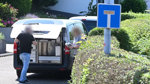 Die Polizei ermittelt immer noch zu den Hintergründen. - © Bernd Weißbrod/dpa