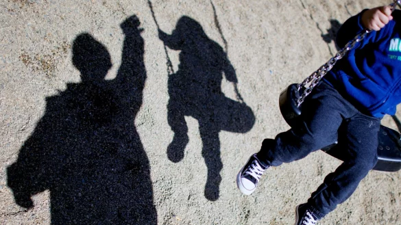 Etwa jede f&uuml;nfte Familie mit Kindern unter 18 Jahren ist alleinerziehend. - &copy; Julian Stratenschulte/dpa/dpa-tmn