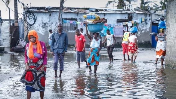 Unwetterkatastrophe in Mosambik: Im Armenviertel Praia Nova in Beira sind die &Uuml;berschwemmung und deren Auswirkungen noch sichtbar. - &copy; J&uuml;rgen Escher / Cap Anamur