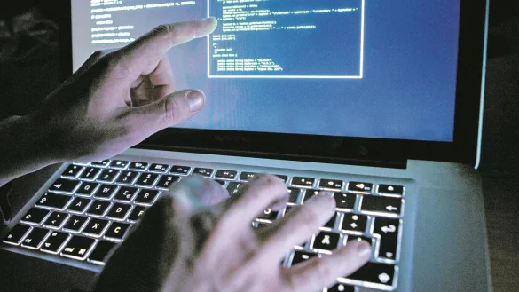 Schwierige Ermittlungen: Bei der Verbreitung kinderpornografischen Materials sind die T&auml;ter im Netz schwer ausfindig zu machen. - &copy; Symbolfoto dpa