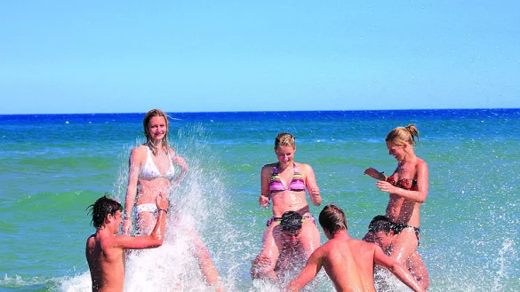 Ob am Strand oder in den Bergen - im Sportcamp ist immer was los. - &copy; FOTO: RUF REISEN