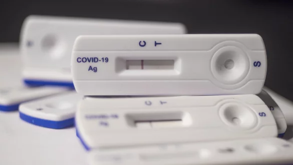 Bislang die Ausnahme: Verpflichtende Schnelltests oder PCR-Pooltests in Kitas. Das sorgt f&uuml;r Kritik. - &copy; Pixabay