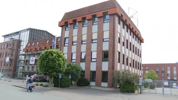 Das Geb&auml;ude der betroffenen Firma in Schlo&szlig; Holte-Stukenbrock. - &copy; Sigurd Gringel