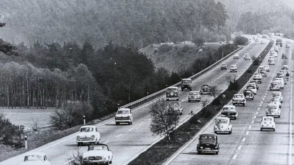 1961: Am Bielefelder Berg gab es noch kaum Lkw-Verkehr. - &copy; Andreas Zobe