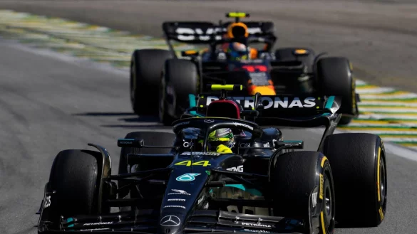 Wartet seit langer Zeit auf einen Sieg: Mercedes-Pilot Lewis Hamilton. - &copy; Andre Penner/AP/dpa