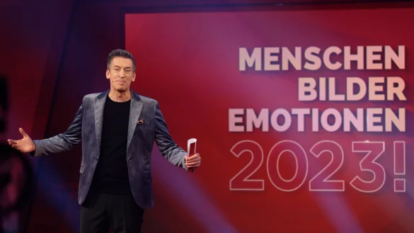 Der Moderator Steffen Hallaschka blickte zur&uuml;ck auf das zu Ende gehende Jahr. - &copy; Henning Kaiser/dpa