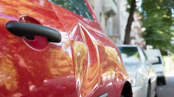 Millionen Autobesitzer müssen sich voraussichtlich auf kräftige Preiserhöhungen einstellen. - © Inga Kjer/dpa