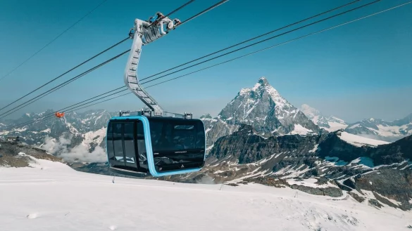 Diese Kabinenbahn schlie&szlig;t die letzte L&uuml;cke zwischen Zermatt in der Schweiz und Cervinia in Italien: die Matterhorn Glacier Ride II. - &copy; Gabriel Perren/Zermatt Bergbahnen/dpa-tmn