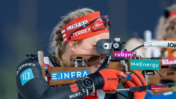 Hanna Kebinger aus Deutschland in Aktion am Schie&szlig;stand. - &copy; David Inderlied/dpa