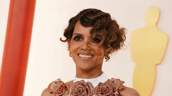 Schauspielerin Halle Berry hat sich mit Hollywood-Kollegin Angelina Jolie angefreundet. Nun haben die beiden verraten wie das kam. - &copy; Jordan Strauss/Invision/AP/dpa
