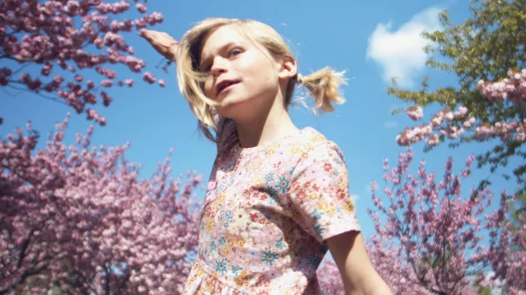 Nina (Arian Wegener) wei&szlig; genau, wer sie ist. - &copy; --/ARD Degeto/Repro/dpa