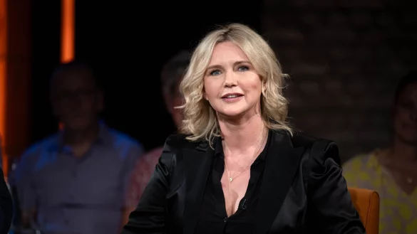 Veronica Ferres bei der Aufzeichnung der Radio Bremen Talkshow &laquo;3nach9&raquo;. Die Schauspielerin steht nach eigenen Angaben f&uuml;r einen US-Kinofilm mit Pierce Brosnan vor der Kamera. - &copy; Sina Schuldt/dpa