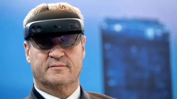 Bayern Minsterpr&auml;sident Markus S&ouml;der in der Zentrale des Mobilfunk-Anbieters Telef&oacute;nica (O2). - &copy; Sven Hoppe/dpa