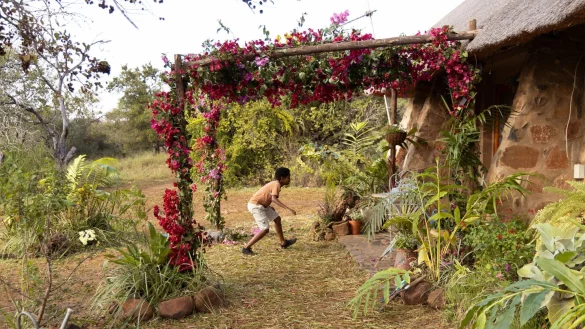 Thabo (Litlhonolofatso Litlhakanyane) beweist sich als Detektiv. - &copy; Eckhard Kuchenbecker/Wild Bunch Germany/dpa