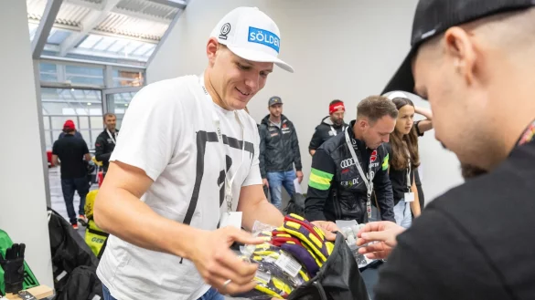 Thomas Dre&szlig;en bei der Einkleidung f&uuml;r die neue Alpin-Saison. - &copy; Peter Kneffel/dpa