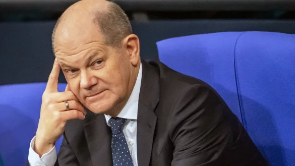 Bundeskanzler Olaf Scholz im Bundestag. - &copy; Michael Kappeler/dpa