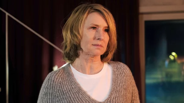 Henriette (Corinna Harfouch) muss einige &Uuml;berraschungen verarbeiten. - &copy; Chrsitian Schulz/SWR/Hager Moss Film/dpa