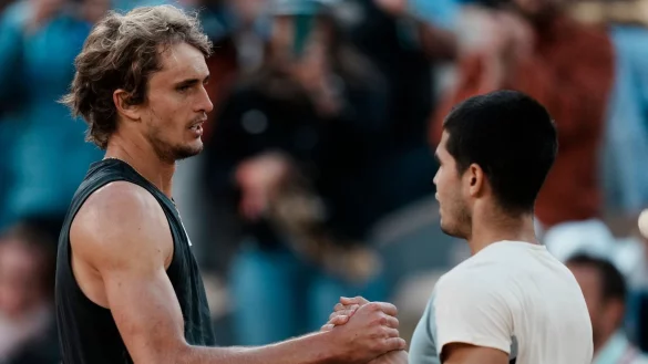 Alexander Zverev (l) trifft heute bei den ATP-Finals auf Carlos Alcaraz. - &copy; Thibault Camus/AP/dpa