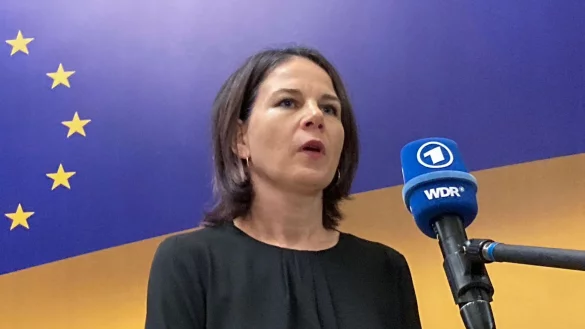 Die deutsche Außenministerin Annalena Baerbock (Bündnis 90/Grüne) äußerte sich zu dem jüngsten Vorgehen der iranischen Sittenpolizei. - © Friedemann Kohler/dpa