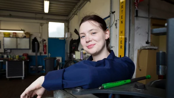 Wer sich beruflich fortbilden und etwa einen Meister machen will, kann vom Aufstiegs-Bafög profitieren. - © Sigrid Gombert/Westend61/dpa-tmn