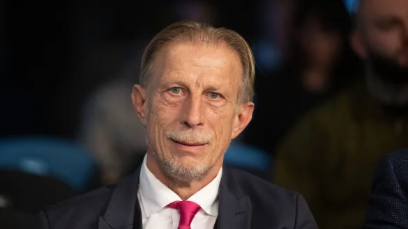 Der langj&auml;hrige Trainer Christoph Daum will zur&uuml;ck in den Fu&szlig;ball. - &copy; Bernd Thissen/dpa