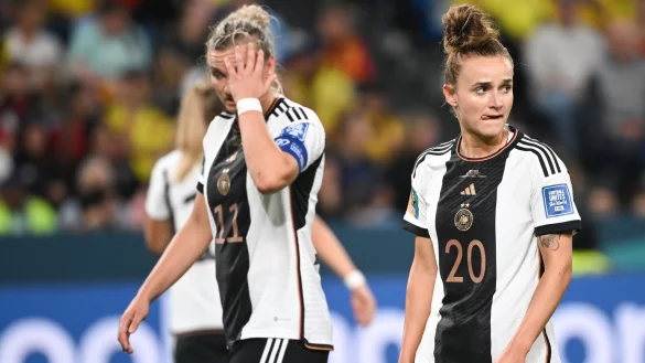 Die Nationalspielerinnen Alexandra Popp (l) und Lina Magull haben in einer Film-Dokumentation die Bedingungen im deutschen Team bei der WM in Australien kritisiert. - &copy; Sebastian Christoph Gollnow/dpa