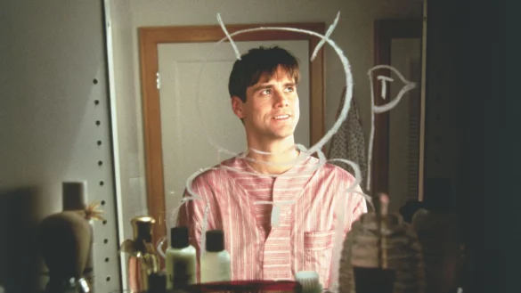 Truman Burbank - dargestellt von Jim Carrey - wird rund um die Uhr f&uuml;r eine Realityshow von Kameras beobachtet. - &copy; Paramount Pictures/ZDF/dpa