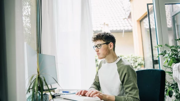 Bieten Hochschulen digitale Prüfungen an, ist sie besonders wichtig: eine stabile Internetverbindung. - © Zacharie Scheurer/dpa-tmn