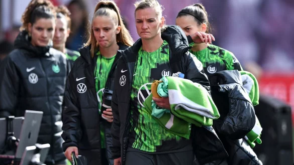 Die W&ouml;lfinnen um Alexandra Popp (2.v.r.) haben die Gruppenphase der Champions League verpasst. - &copy; Hendrik Schmidt/dpa/Archivbild