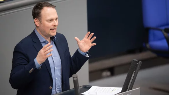Kai Gehring (B&uuml;ndnis 90/Die Gr&uuml;nen) spricht im Bundestag. - &copy; Christophe Gateau/dpa