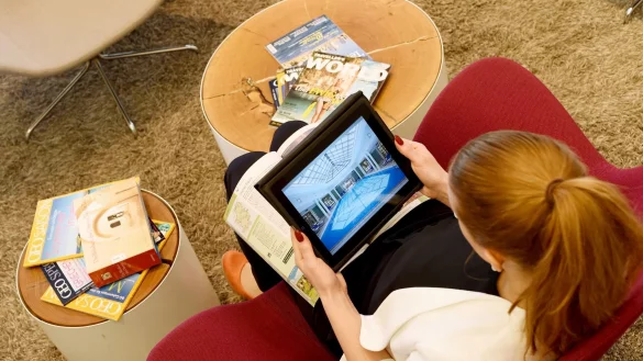 Wer früh bucht, kann sparen - und hat eine größere Auswahl bei Flügen und Unterkünften. - © Jens Kalaene/dpa-tmn