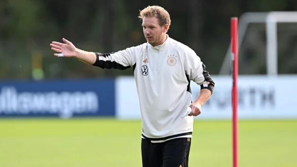 Bundestrainer Julian Nagelsmann gibt beim DFB-Training in Foxborough die Richtung vor. - &copy; Federico Gambarini/dpa