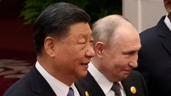 Seite an Seite: der chinesische Pr&auml;sident Xi Jinping (l) und Kremlchef Wladimir Putin in Pekig. - &copy; Suo Takekuma/Pool Kyodo News/AP