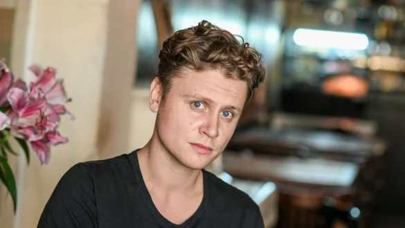 Schauspieler Rafael Gareisen sieht Risiken und Chancen beim Einsatz von KI. - &copy; Jens Kalaene/dpa