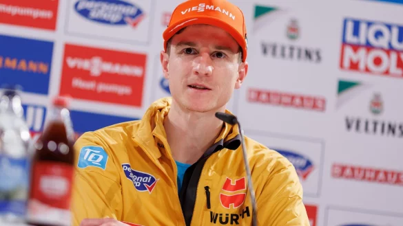 Skispringer Karl Geiger ist beim Tournee-Auftakt in Oberstdorf einer der Favoriten. - &copy; Daniel Karmann/dpa