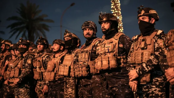W&auml;hrend einer Demonstration zur Unterst&uuml;tzung der Pal&auml;stinenser und gegen die US-Unterst&uuml;tzung f&uuml;r Israel stehen irakische Soldaten in der N&auml;he der US-Botschaft in Bagdad Wache. (Archivbild) - &copy; Ameer Al-Mohammedawi/dpa