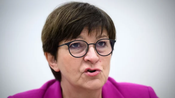 SPD-Chefin Saskia Esken spricht sich gegen die R&uuml;ckkehr zur Wehrpflicht aus. - &copy; Bernd von Jutrczenka/dpa