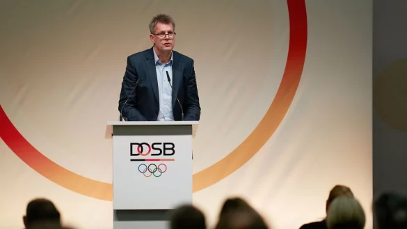 DOSB-Pr&auml;sident Thomas Weikert spricht bei der DOSB-Mitgliederversammlung. - &copy; Thomas Frey/dpa
